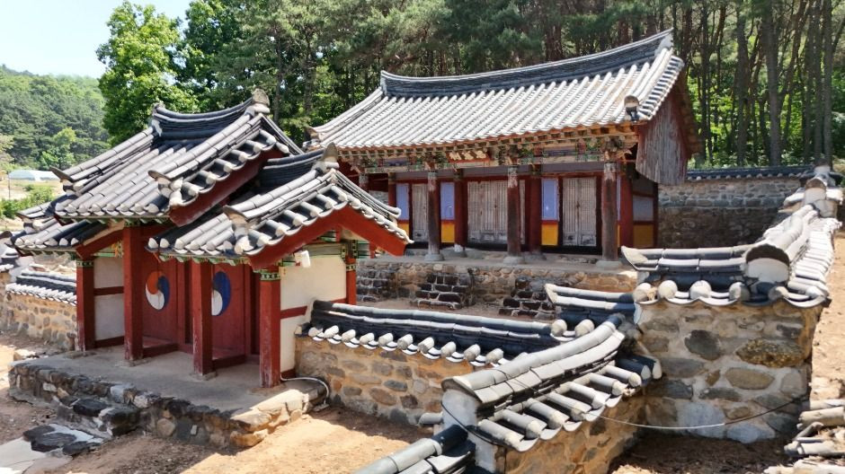 논산 충헌사 여행 추천 - 로드트립