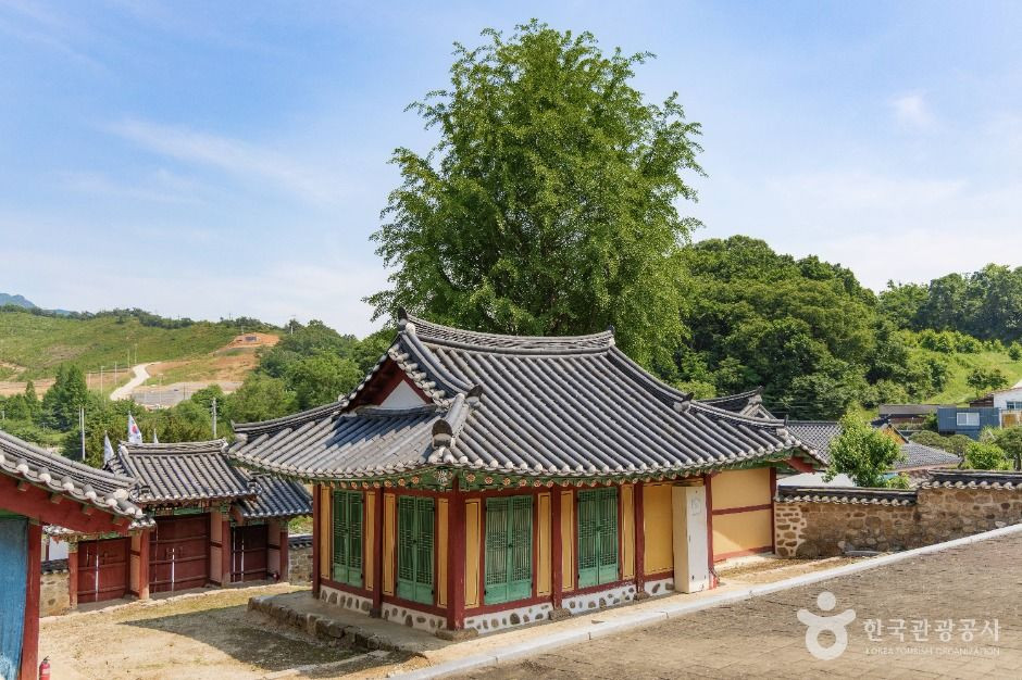 적성향교 여행 추천 - 로드트립