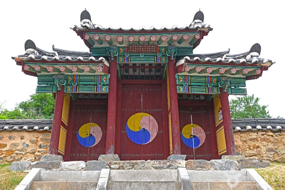 진천 금성대군 사당 여행 추천 - 로드트립