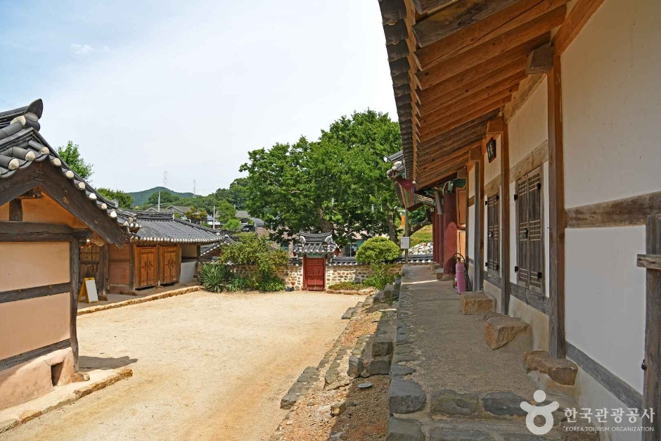 아산향교 여행 추천 - 로드트립