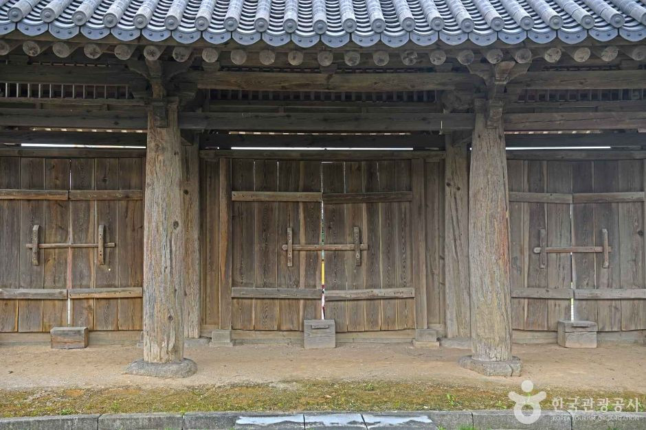 강릉 임영관 삼문 여행 추천 - 로드트립