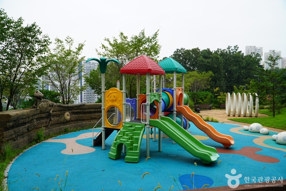 황금산문화공원 여행 추천 - 로드트립