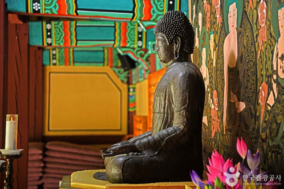 충주 백운암 철조여래좌상 여행 추천 - 로드트립