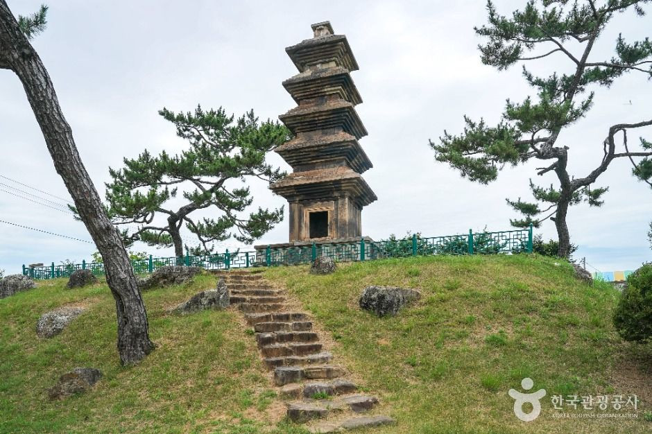 의성 탑리리 오층석탑 여행 추천 - 로드트립