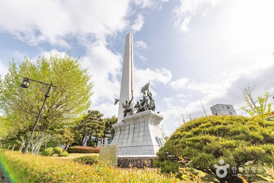 충렬탑(부산) 여행 추천 - 로드트립