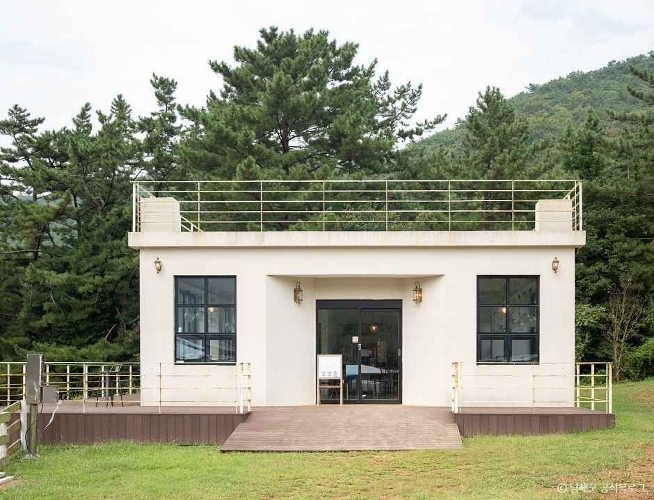남해양떼목장 양마르뜨언덕 여행 추천 - 로드트립