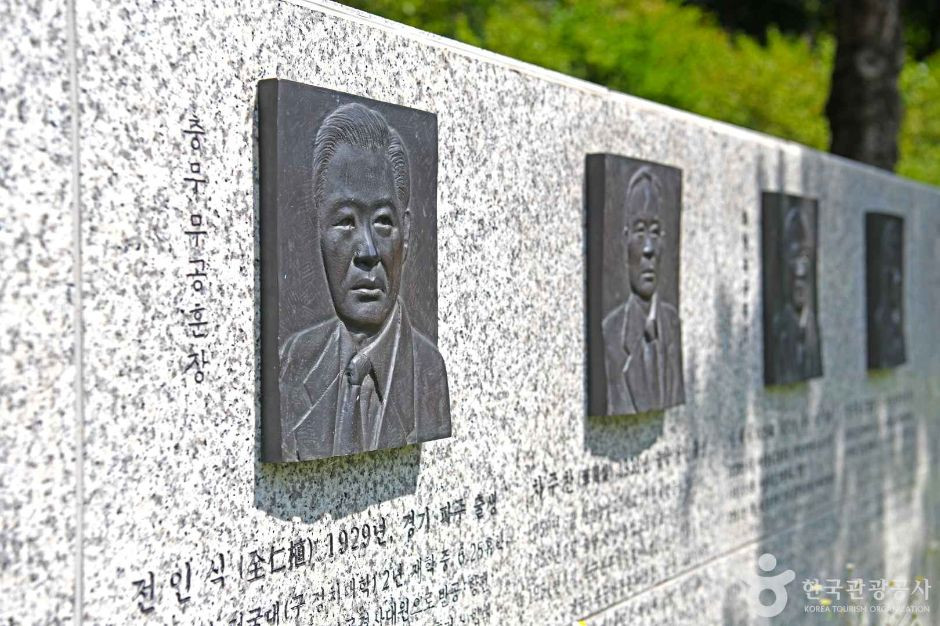 백골병단전적비 여행 추천 - 로드트립