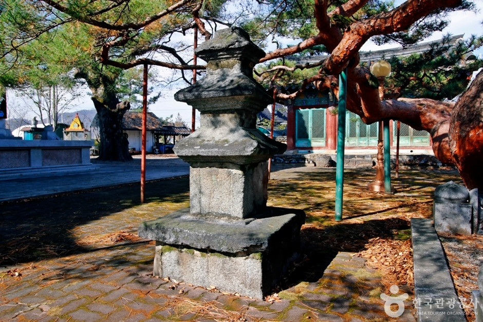 충주 단호사 삼층석탑 여행 추천 - 로드트립