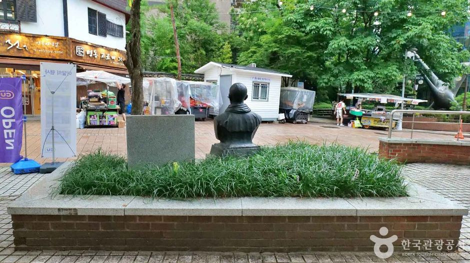 우당 이회영 선생 흉상 여행 추천 - 로드트립