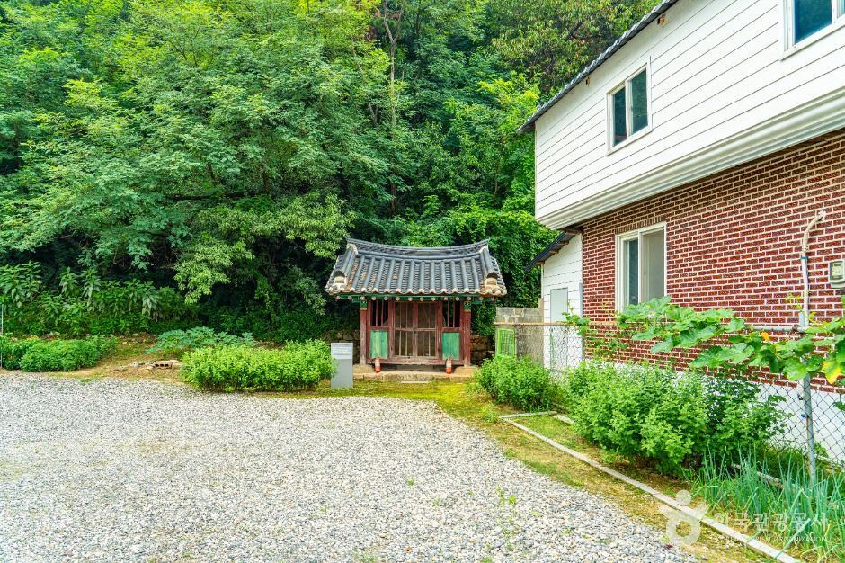죽산 두현리 석조삼존불입상 여행 추천 - 로드트립