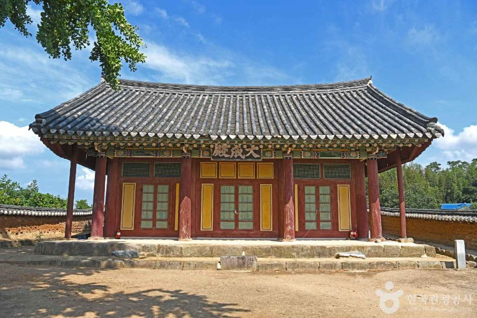 무장향교 여행 추천 - 로드트립