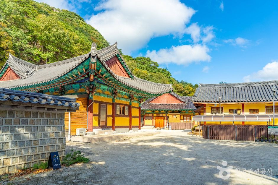 수정암(충북) 여행 추천 - 로드트립