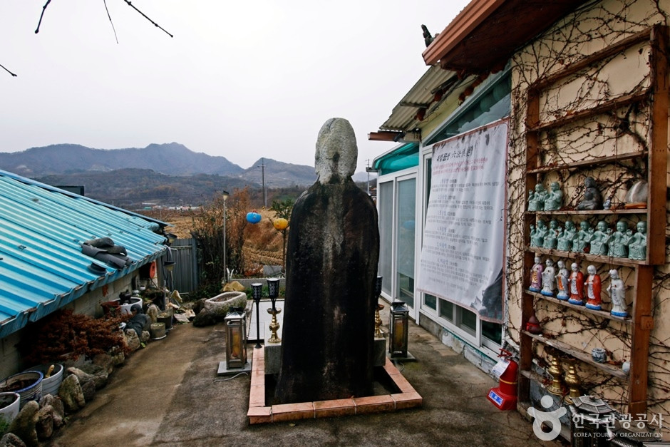 충주 지당리 석조여래입상 여행 추천 - 로드트립