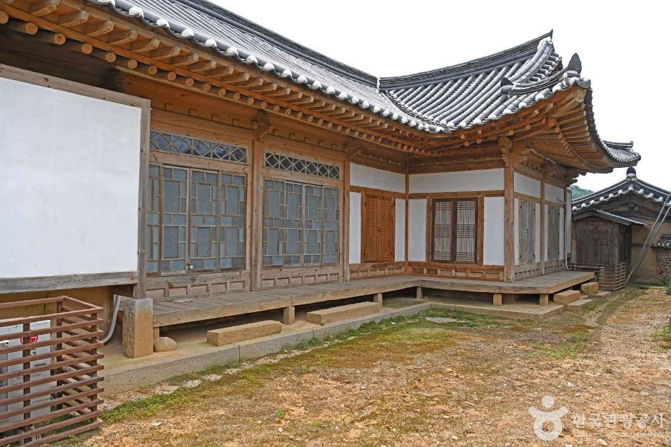 아산 윤보선 대통령 생가 여행 추천 - 로드트립