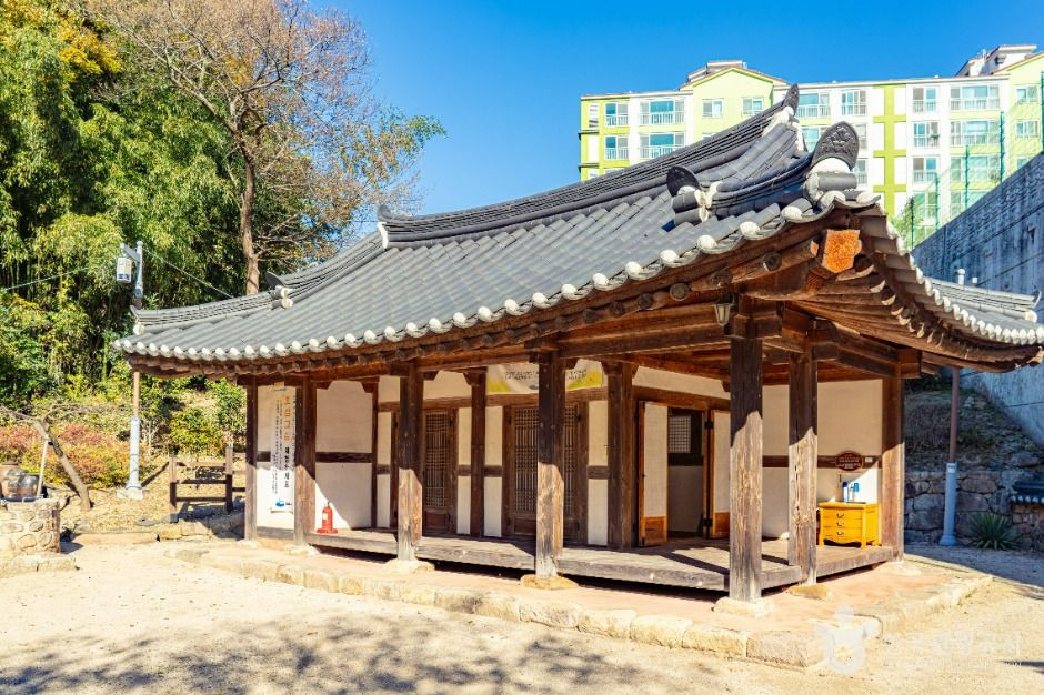 이충무공자당기거지 여행 추천 - 로드트립