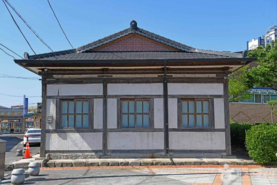 강경역사문화안내소(구 강경노동조합) 여행 추천 - 로드트립