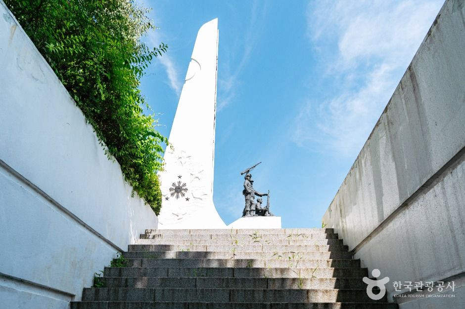 필리핀군 참전기념비 여행 추천 - 로드트립