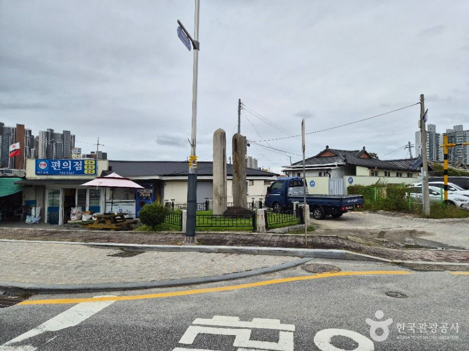 봉산동 당간지주 여행 추천 - 로드트립