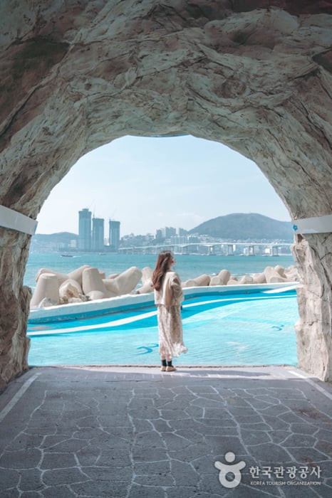 영도 흰여울해안터널 여행 추천 - 로드트립