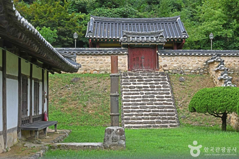 황강 영당 및 수암사 여행 추천 - 로드트립
