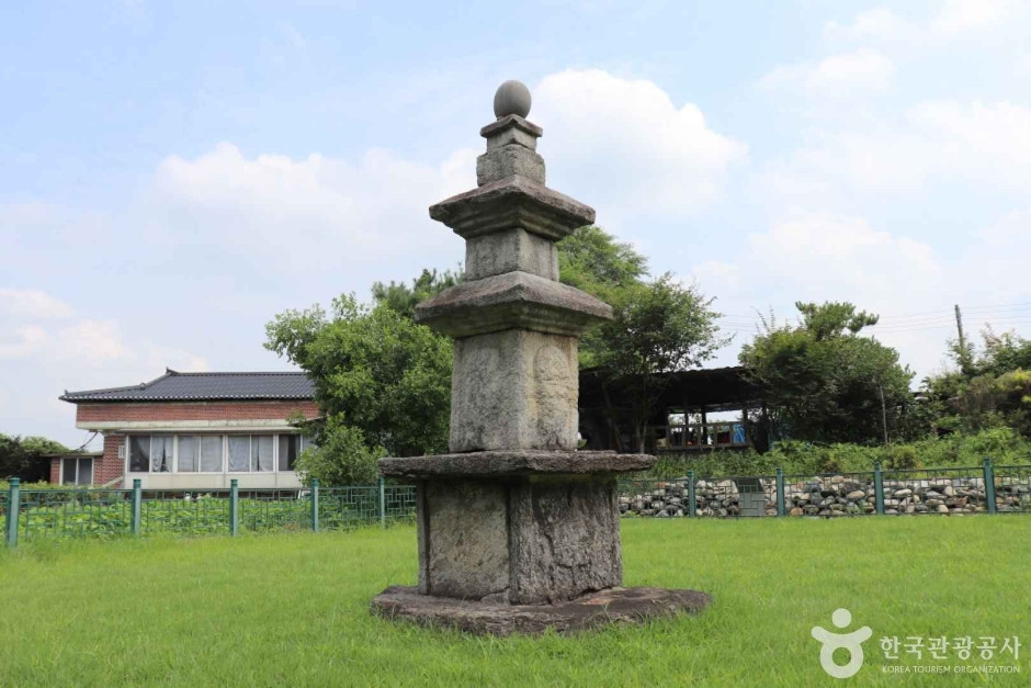 충주 원평리 삼층석탑 여행 추천 - 로드트립