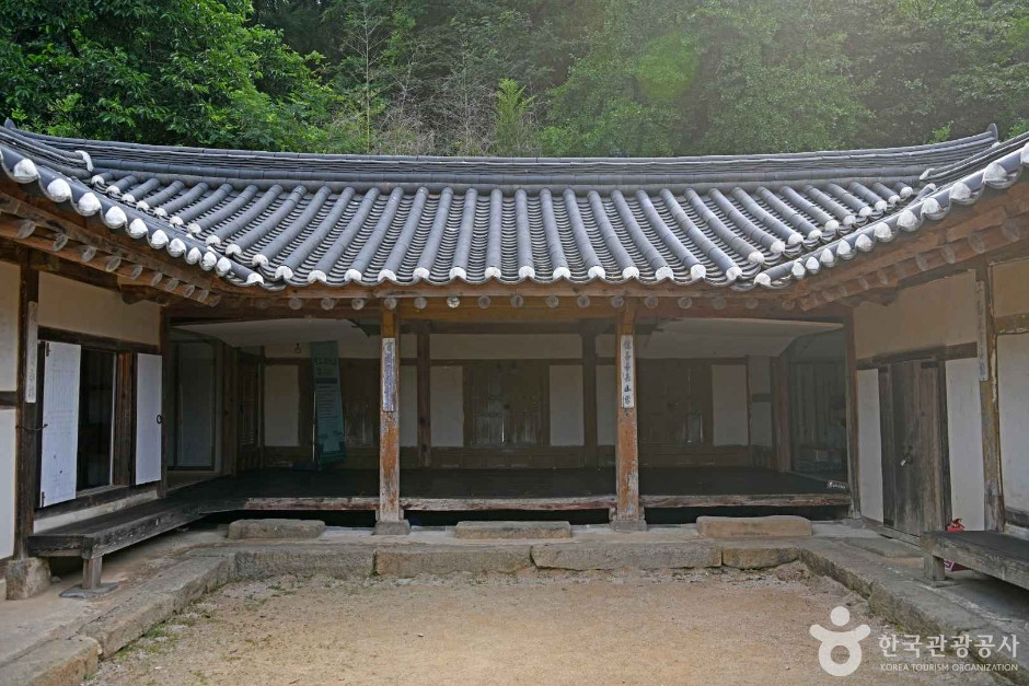 이동녕선생 생가지 여행 추천 - 로드트립