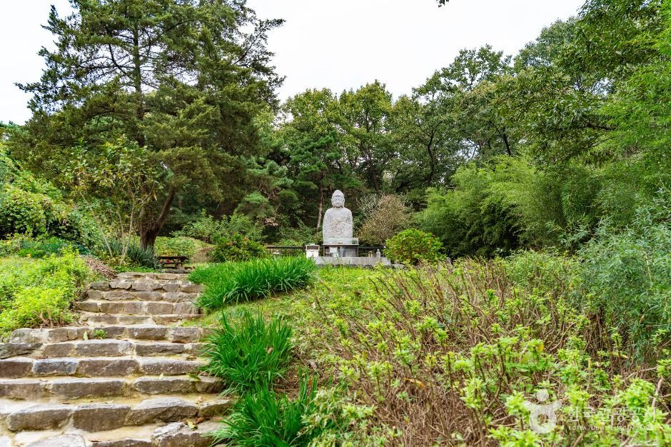 아산 평촌리 석조약사여래입상 여행 추천 - 로드트립
