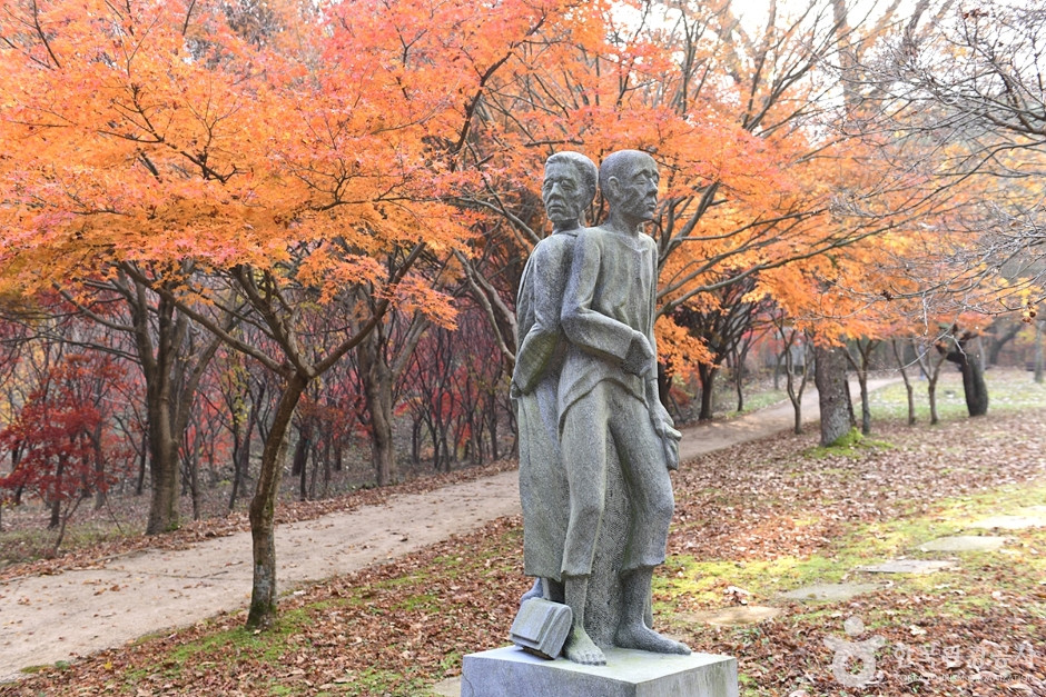 갑오동학혁명 100주년 기념탑 여행 추천 - 로드트립