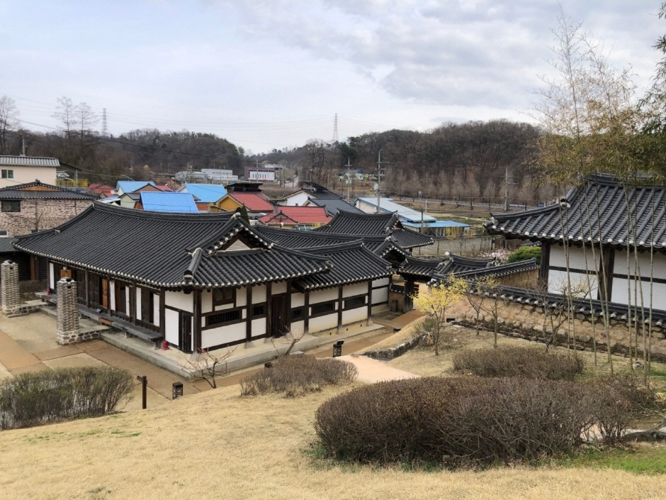 옥천 육영수 생가 여행 추천 - 로드트립