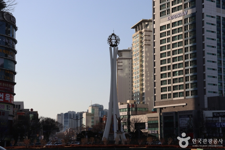 공업탑 여행 추천 - 로드트립