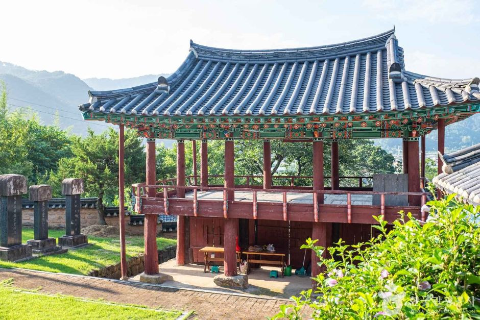 지례향교대성전 여행 추천 - 로드트립