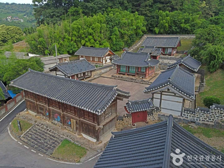 정산향교 여행 추천 - 로드트립