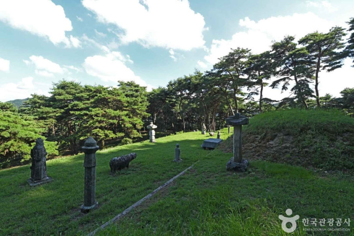 임경업_장군_묘소_4_공공3유형.JPG