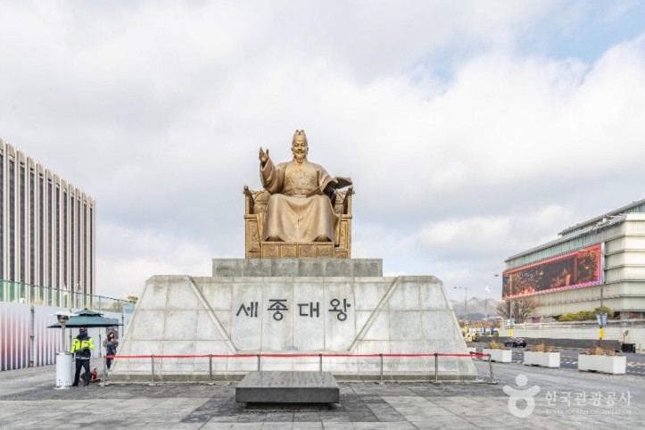 세종대왕 동상 여행 추천 - 메고지고