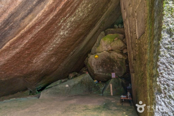 거창 가섭암지 마애여래삼존입상 여행 추천 - 메고지고