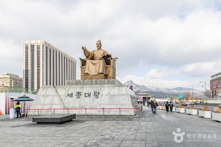 세종대왕 동상 여행 추천 - 메고지고