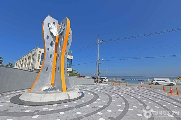 간월도_어리굴젓_기념탑_2_공공3유형.jpg