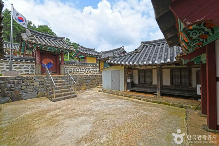 화암서원(보령) 여행 추천 - 메고지고