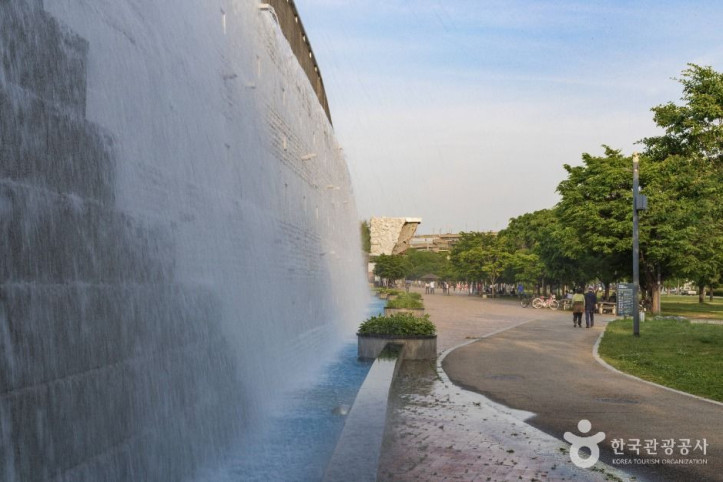뚝섬한강공원_벽천마당_3_공공1유형.jpg