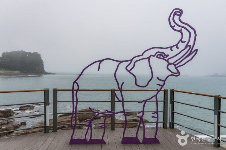 남일대 코끼리 바위 여행 추천 - 메고지고