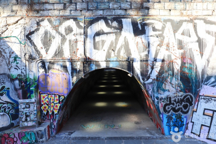 신촌그래피티벽화터널_2_공공3유형.JPG