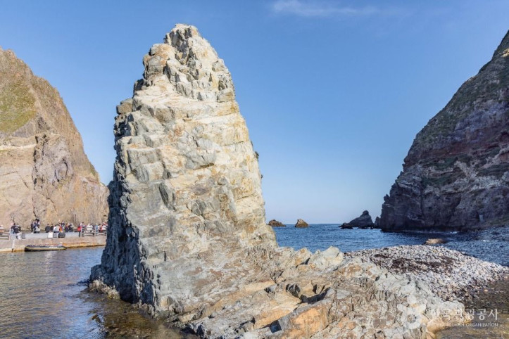 숫돌바위_(울릉도,_독도_국가지질공원)_5_공공1유형.jpg
