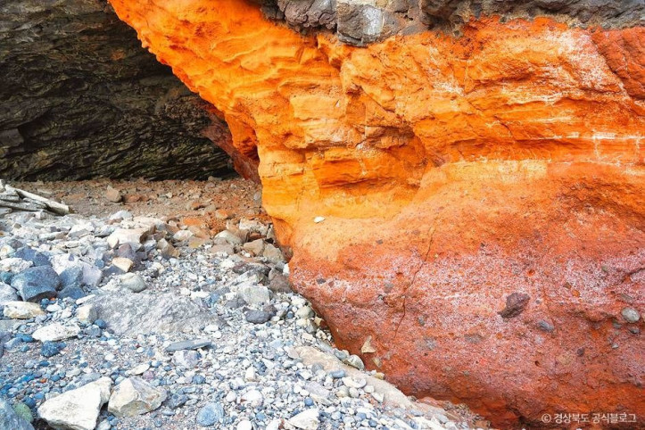 황토굴_(울릉군,_독도_국가지질공원)_3_공공3유형.jpg