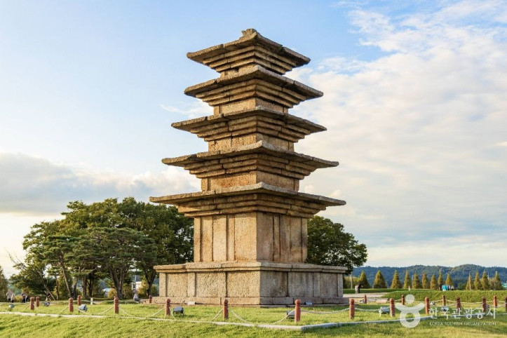 익산_왕궁리_오층석탑_3_공공1유형.jpg