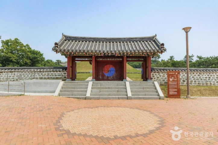 사천 조명군총 여행 추천 - 메고지고