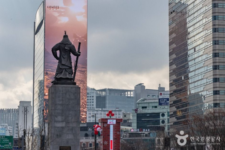 충무공 이순신 동상 여행 추천 - 메고지고