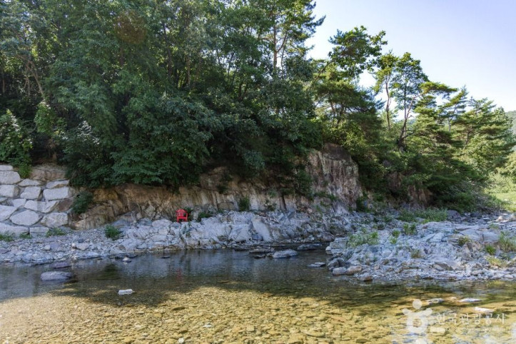 동막골_응회암_(한탄강_유네스코_세계지질공원)_2_공공1유형.jpg