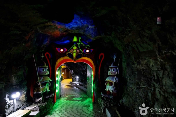 화암동굴_(강원고생대_국가지질공원)_1_공공3유형.jpg