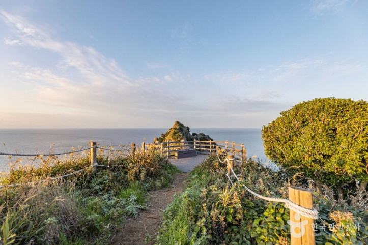 태하_해안산책로_및_대풍감_(울릉도,_독도_국가지질공원)_2_공공1유형.jpg