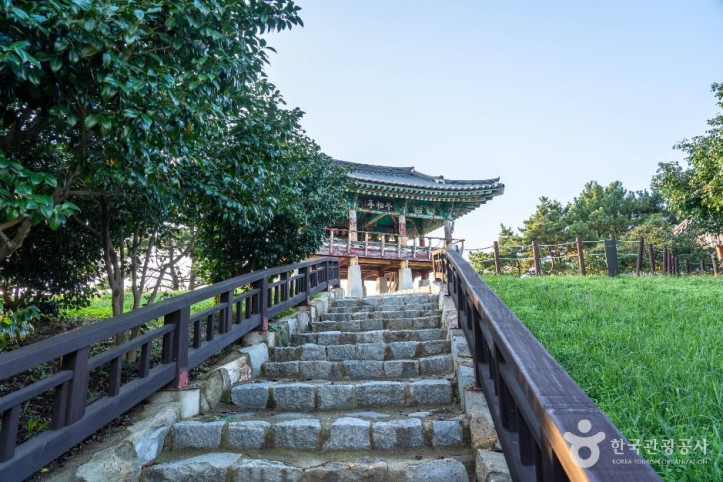 서천 동백정 여행 추천 - 메고지고